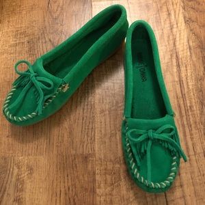 Minnetonka Moccassins Green Sz8